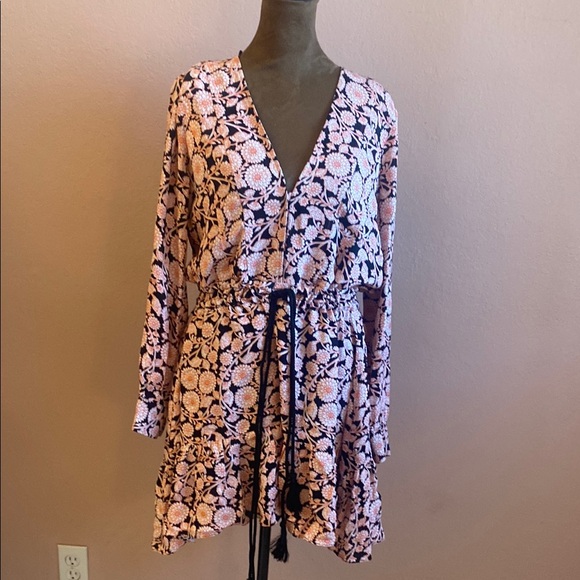 Reiss Dresses & Skirts - REISS Floral Print Flippy Dress.